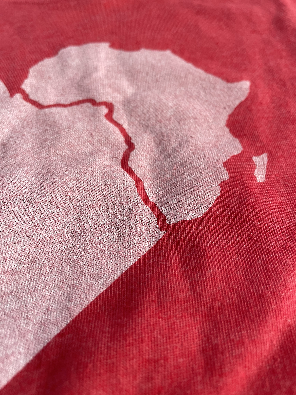 heart africa tee | red